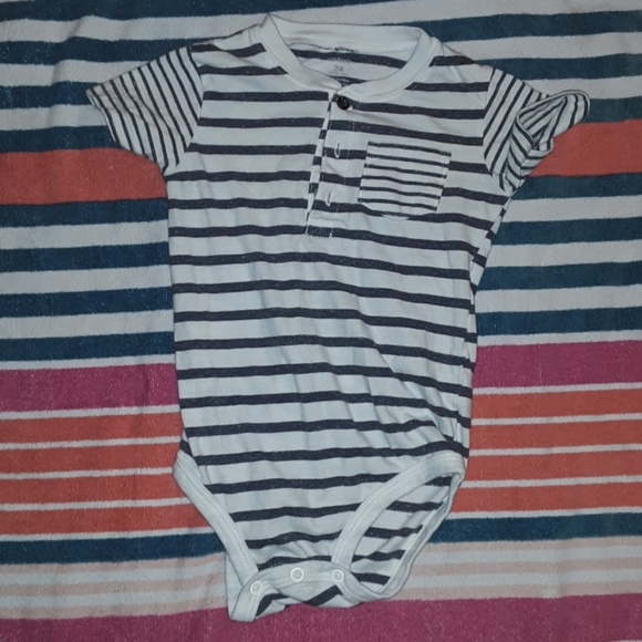 Lot of 3 boys 24 months onesies. - Picture 3 of 8